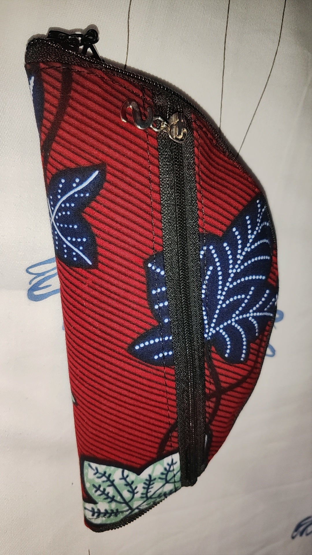 Sac de courses surprise forme demi-lune