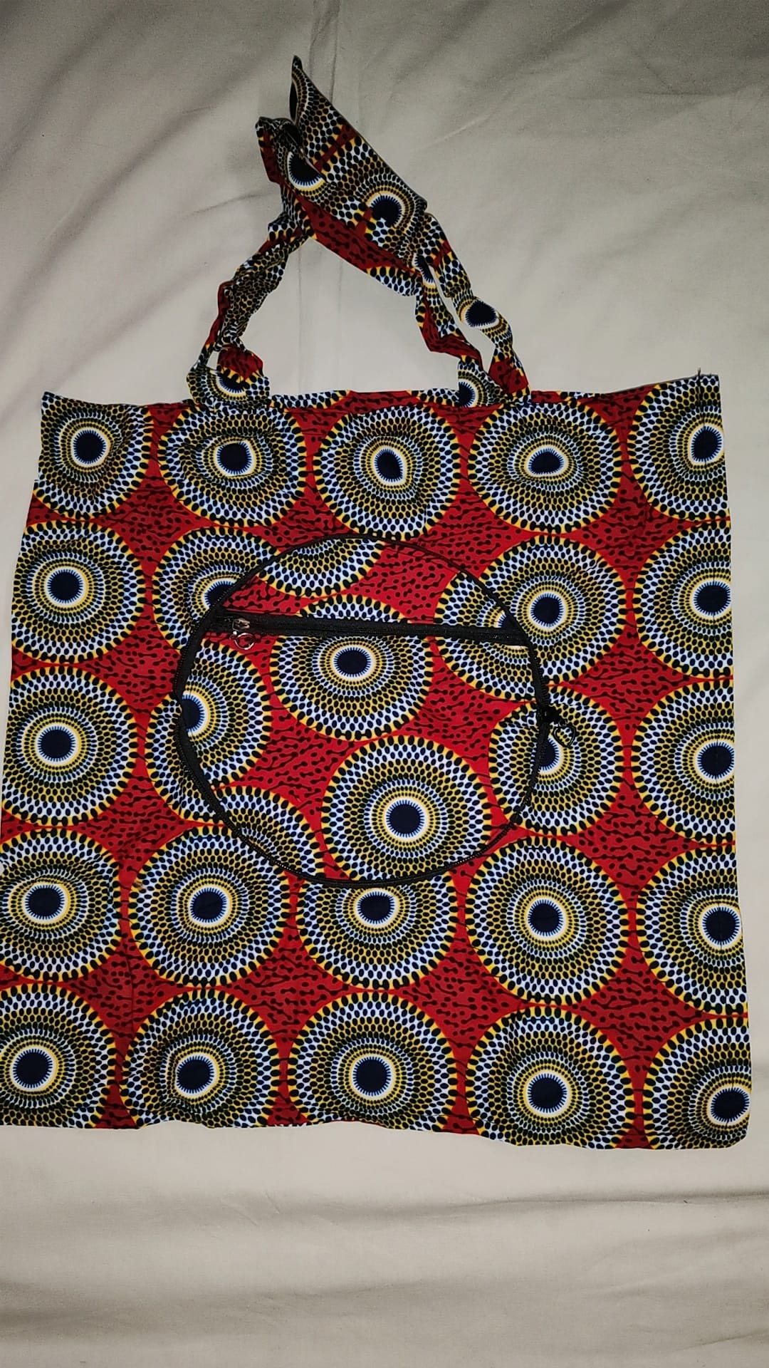 Sac de courses surprise forme demi-lune